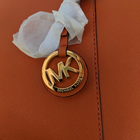 Michael Kors Jet Set Saffiano Tote - Picture 7 of 11